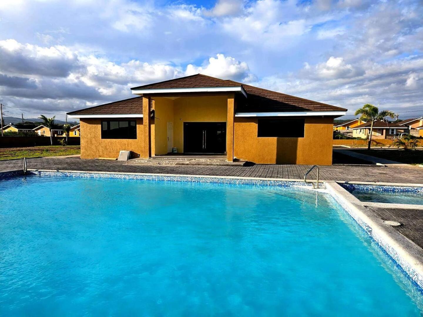 Vila Bellarose At Colbeck ,Gated With Pool, Stylishly Modern Old Harbour Exteriér fotografie