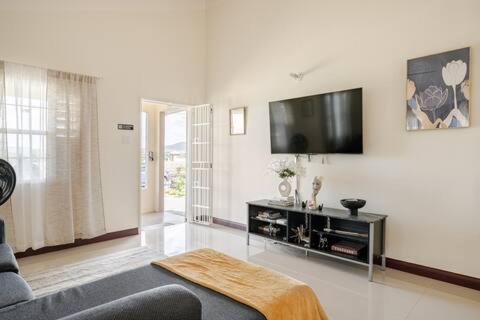 Vila Bellarose At Colbeck ,Gated With Pool, Stylishly Modern Old Harbour Exteriér fotografie